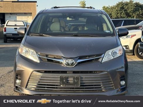 Used 2018 Toyota Sienna XLE w/ XLE Navigation Package FWD image 8