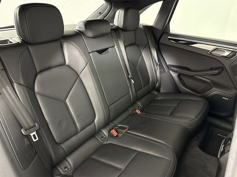 Certified 2025 Porsche Macan image 23