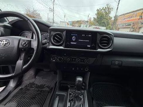 Used 2019 Toyota Tacoma SR5 image 10