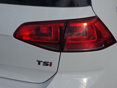 Used 2017 Volkswagen Golf S image 31