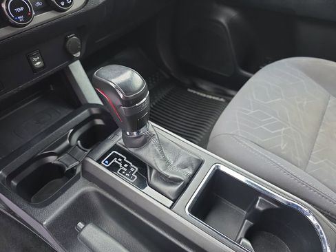 Used 2017 Toyota Tacoma TRD Off-Road image 24