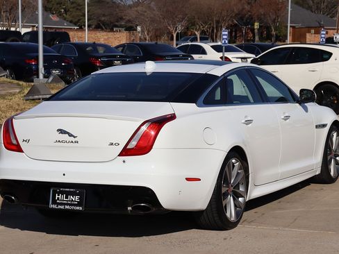 Used 2018 Jaguar XJ R-Sport image 11