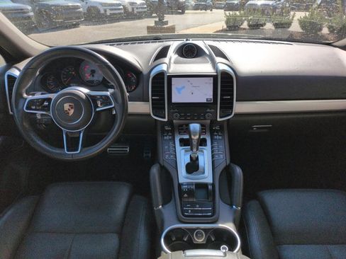 Used 2017 Porsche Cayenne S image 19