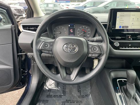 Used 2025 Toyota Corolla LE image 27