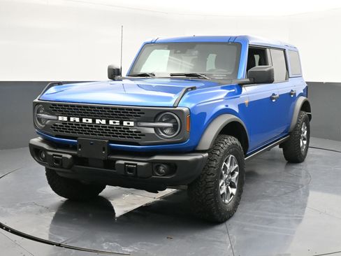 Used 2025 Ford Bronco Badlands image 4