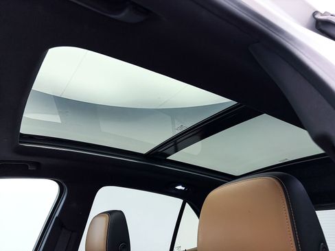 Used 2020 Chevrolet Equinox Premier image 3