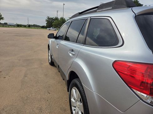 Used 2012 Subaru Outback 2.5i AWD/4WD image 9