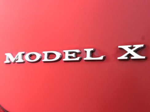 Used 2016 Tesla Model X image 34