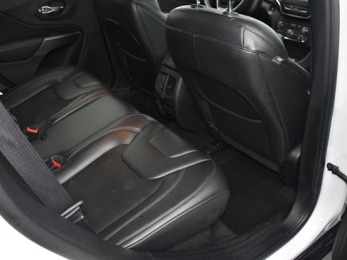 Used 2020 Jeep Cherokee Latitude Plus image 10