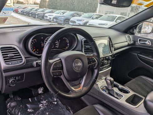 Used 2019 Jeep Grand Cherokee Altitude image 10