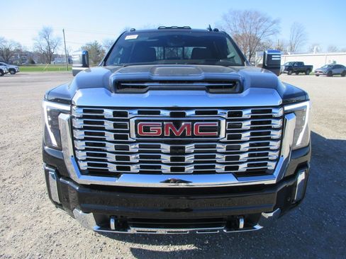 New 2026 GMC Sierra 3500 Denali w/ Denali Reserve Package AWD/4WD image 11