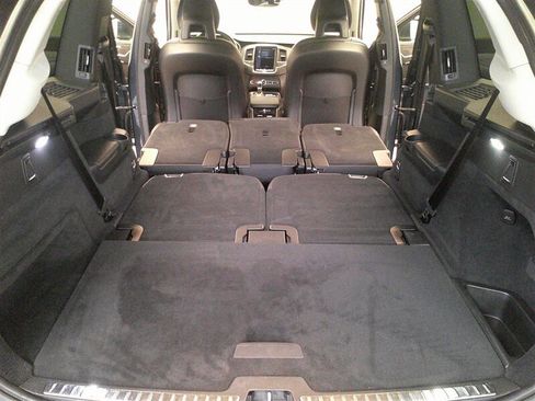 Used 2020 Volvo XC90 T6 Momentum w/ Protection Package Premier image 13