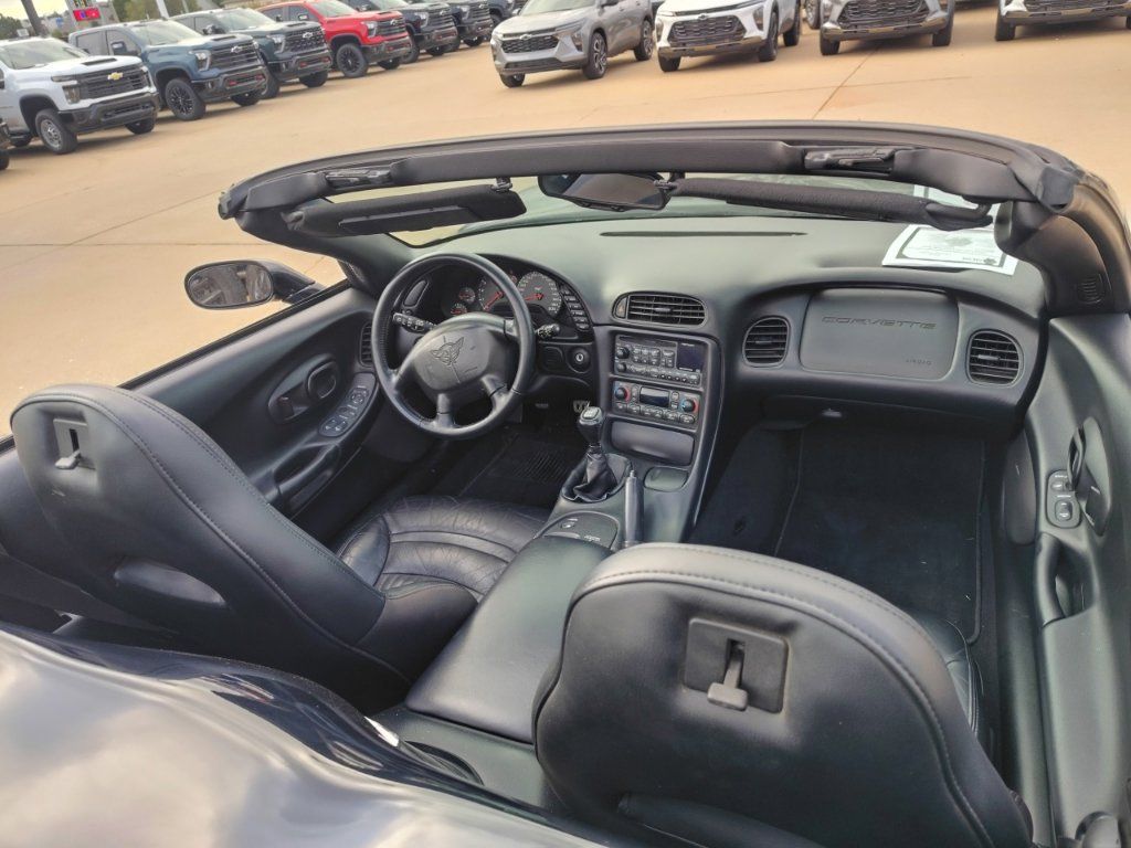 Used 2003 Chevrolet Corvette Convertible RWD image 10