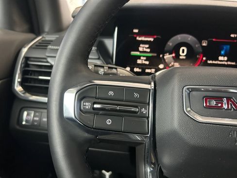 Used 2025 GMC Acadia Elevation AWD/4WD image 18