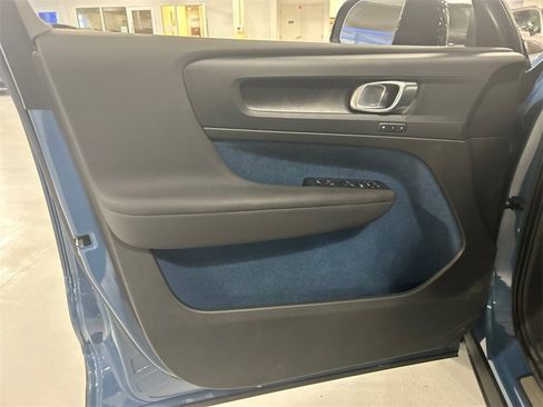 Certified 2023 Volvo XC40 Recharge Plus image 9