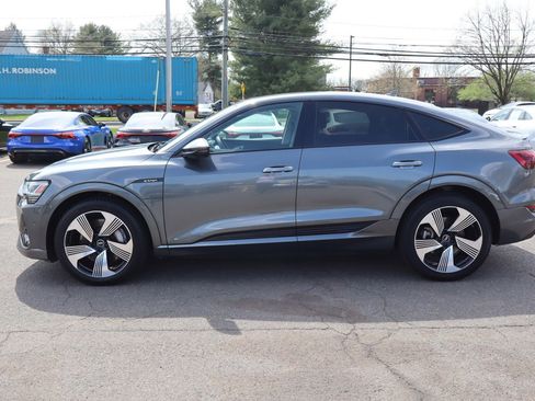 Used 2021 Audi e-tron Prestige w/ Prestige Package image 8