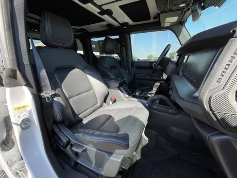 Used 2025 Ford Bronco Badlands image 30