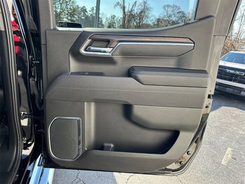 Used 2025 GMC Sierra 1500 SLT w/ SLT Premium Plus Package image 17