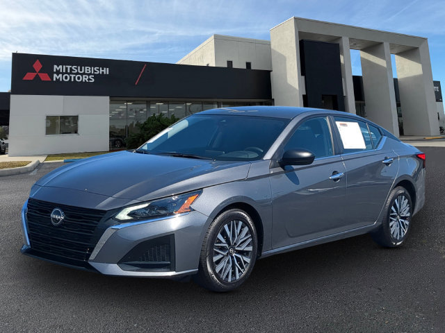 Used 2025 Nissan Altima 2.5 SV FWD image 1
