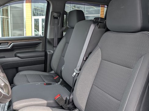 Used 2022 Chevrolet Silverado 1500 LT AWD/4WD image 25