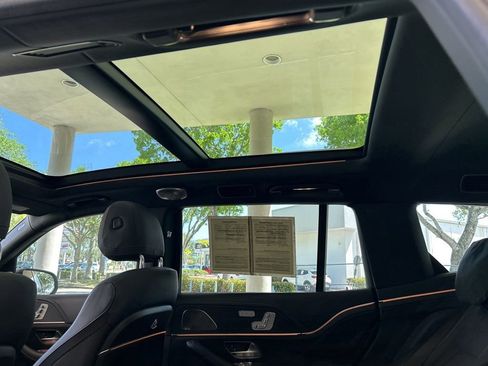 Used 2023 Mercedes-Benz Maybach GLS 600 4MATIC image 21