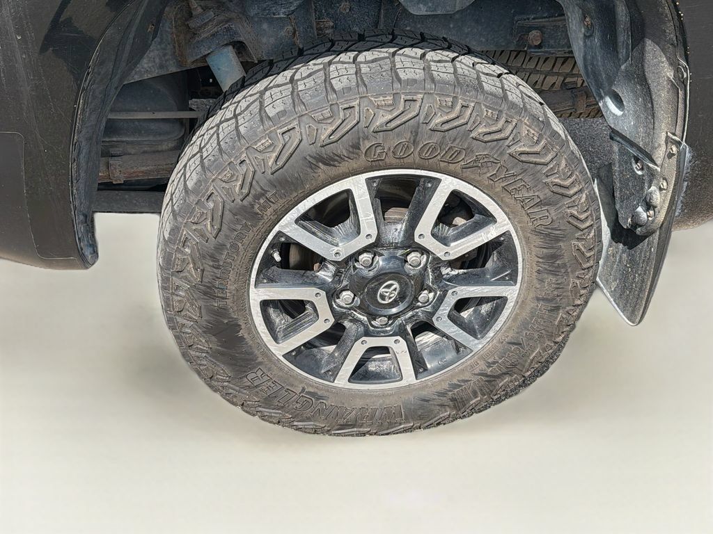 Used 2018 Toyota Tundra SR5 w/ TRD Off Road Package AWD/4WD image 31