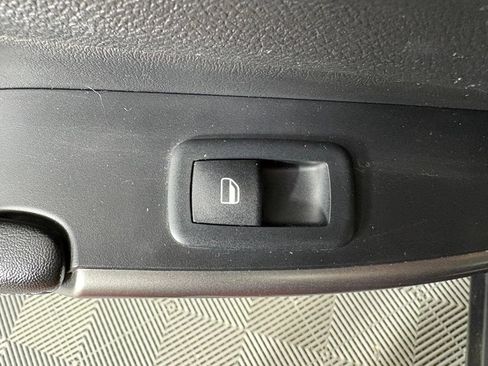 Used 2019 Jeep Cherokee Latitude Plus w/ Comfort/Convenience Group AWD/4WD image 46