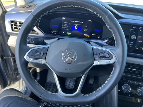 Certified 2023 Volkswagen Taos SE w/ Panoramic Sunroof Package image 17