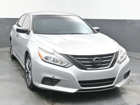 Used 2017 Nissan Altima 2.5 SV image 3