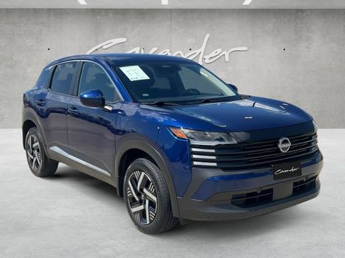 Used 2025 Nissan Kicks SV FWD image 2