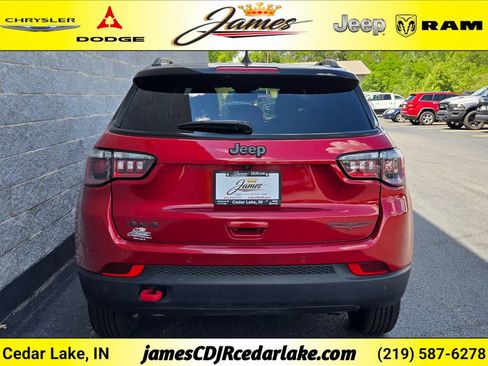 Used 2025 Jeep Compass Trailhawk AWD/4WD image 4