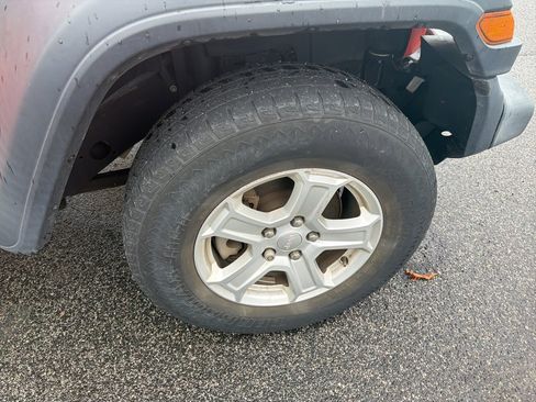 Used 2018 Jeep Wrangler Unlimited Sport S image 12