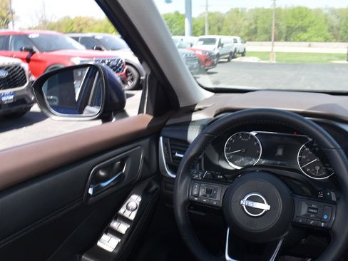 Used 2023 Nissan Rogue SV w/ SV Premium B Package AWD/4WD image 18