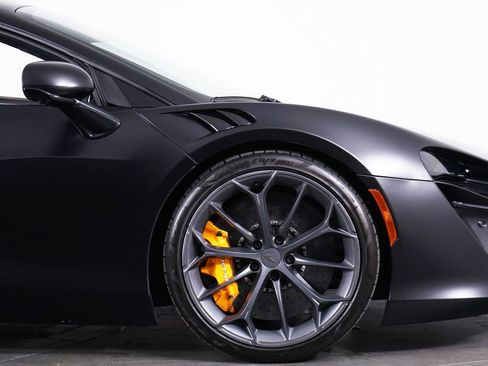 Used 2025 McLaren Artura Spider image 17