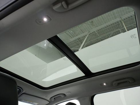 Used 2023 Jeep Grand Cherokee Limited w/ Trailer Tow Prep Group (B) image 4