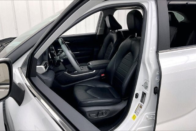 Used 2023 Toyota Highlander XLE AWD/4WD image 8