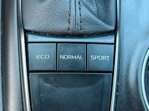 Used 2024 Toyota Camry SE FWD image 32