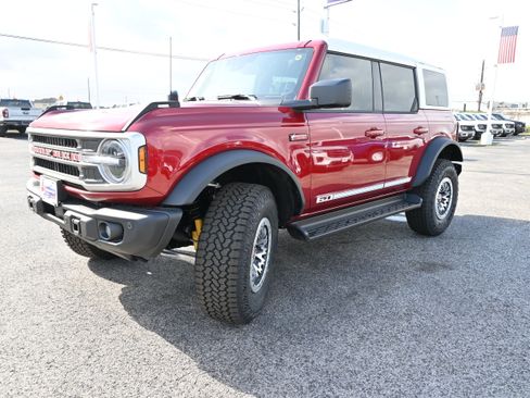 New 2026 Ford Bronco Outer Banks w/ Sasquatch Package image 8