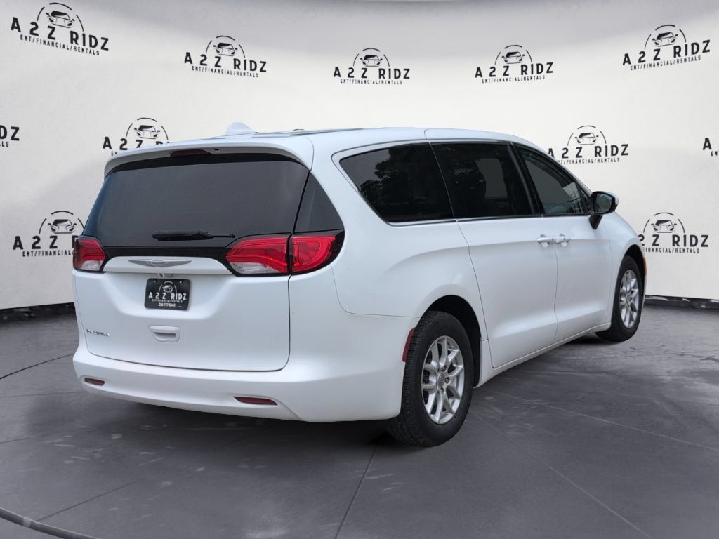 Used 2017 Chrysler Pacifica Touring FWD image 6