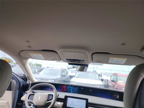 New 2025 Lincoln Nautilus Premier image 22