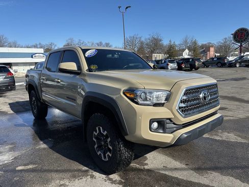Used 2016 Toyota Tacoma TRD Off-Road w/ Towing Package image 3