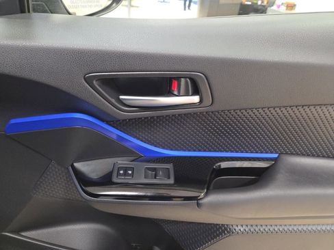 Used 2021 Toyota C-HR XLE image 19