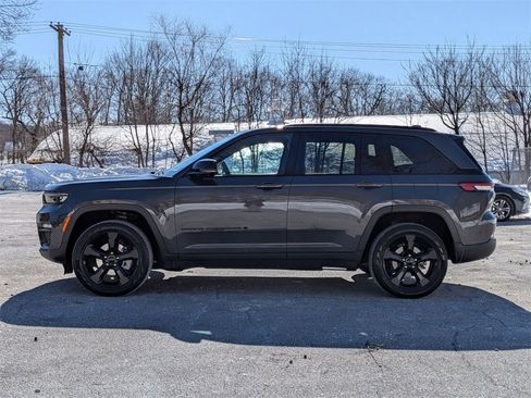 Certified 2024 Jeep Grand Cherokee Limited w/ Luxury Tech Group II image 7