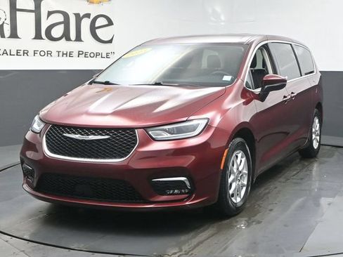 Used 2023 Chrysler Pacifica Touring-L FWD image 7