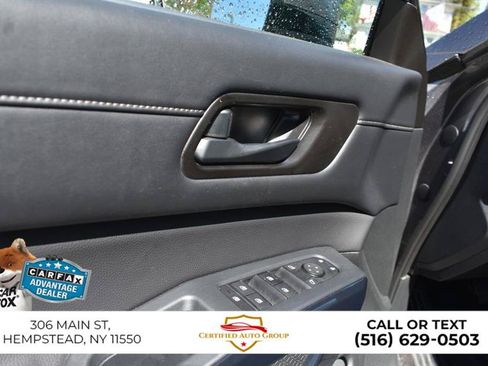 Used 2025 Nissan Pathfinder SV FWD image 14
