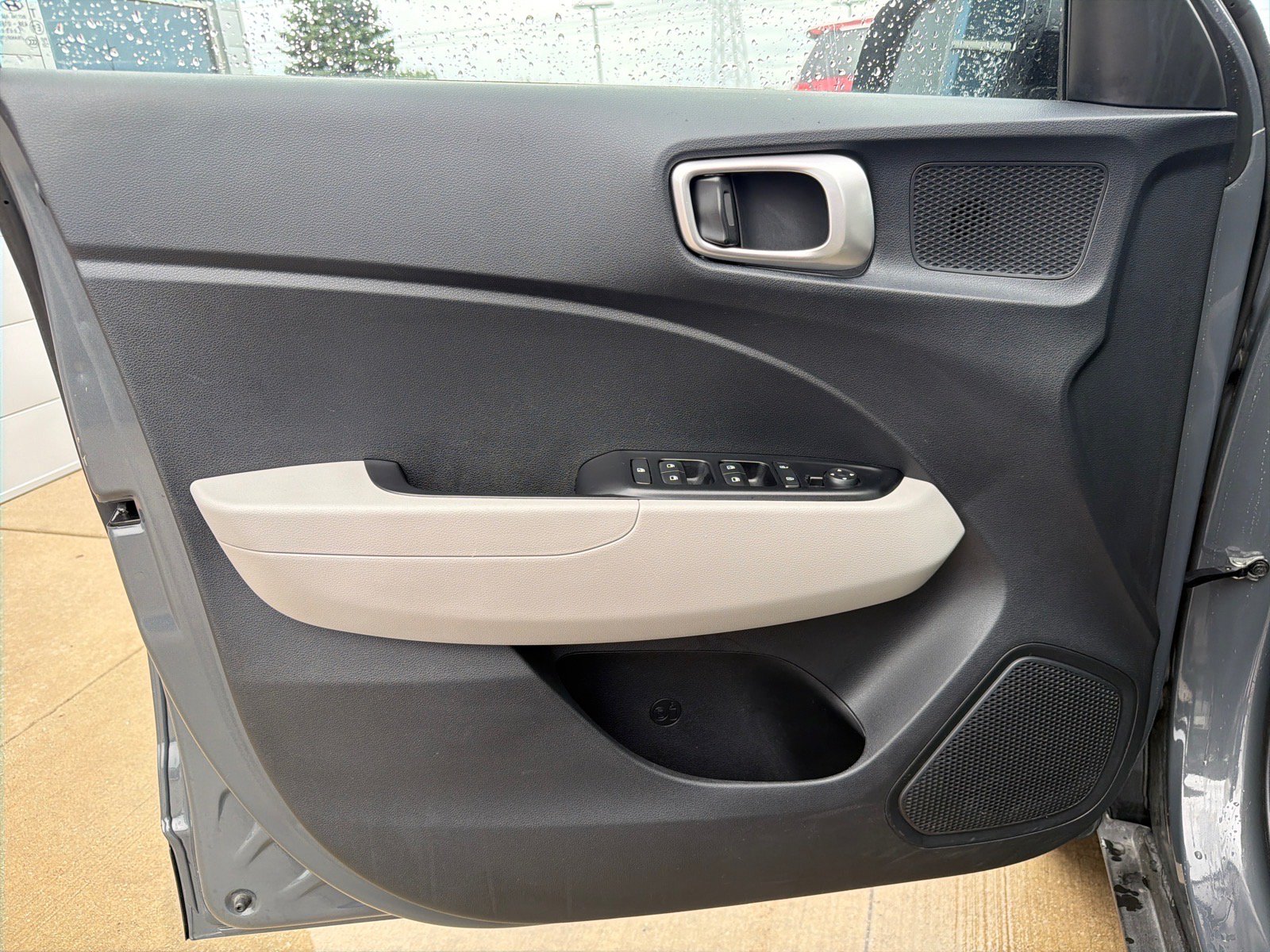 Used 2025 Hyundai Venue SEL FWD image 11