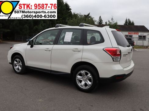 Used 2017 Subaru Forester 2.5i AWD/4WD image 6