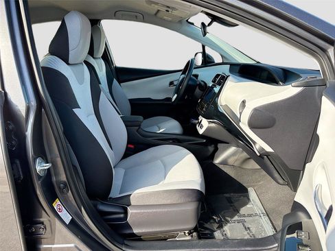 Used 2018 Toyota Prius Two w/ Prius Two Safety Plus Package FWD image 25