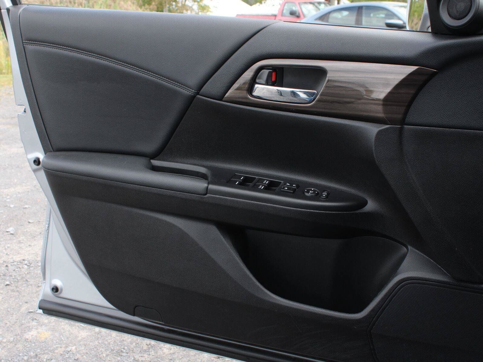 Used 2016 Honda Accord EX image 10