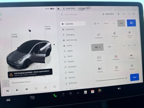 Used 2025 Tesla Model Y Performance AWD/4WD image 19